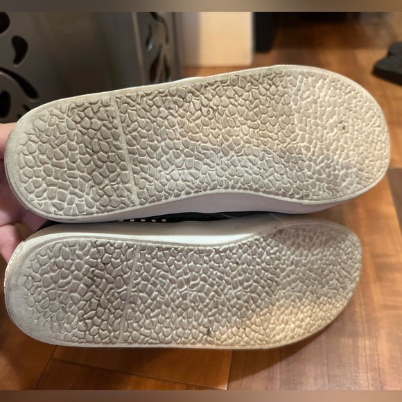 Michael Kors - Sadie Girls Leather Slip Ons - Black Size 4 (Can Fit Women’s 6) - Picture 11 of 11